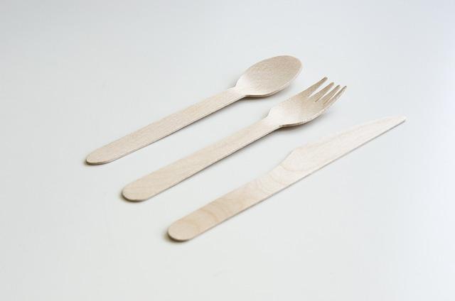 Understanding Biodegradable Materials: What ⁤Truly ​Makes ⁤Cutlery and Picnicware Eco-Friendly