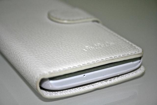 Exploring the Eco-Friendly Promise of Compostable Phone Cases
