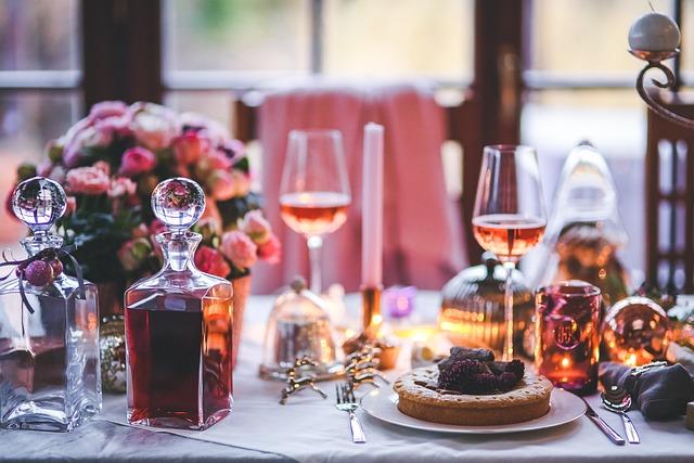From Kitchen⁤ to Table: ⁢Versatile ⁤Applications ‌of ‍Recycled Glassware