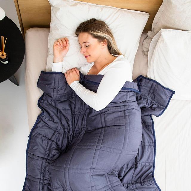 Exploring the Science‍ Behind Weighted Blankets ​and Sleep⁣ Quality